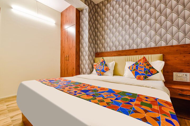 Room 10 of 27