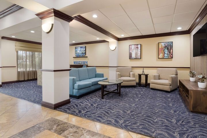 Entrance & Lobby