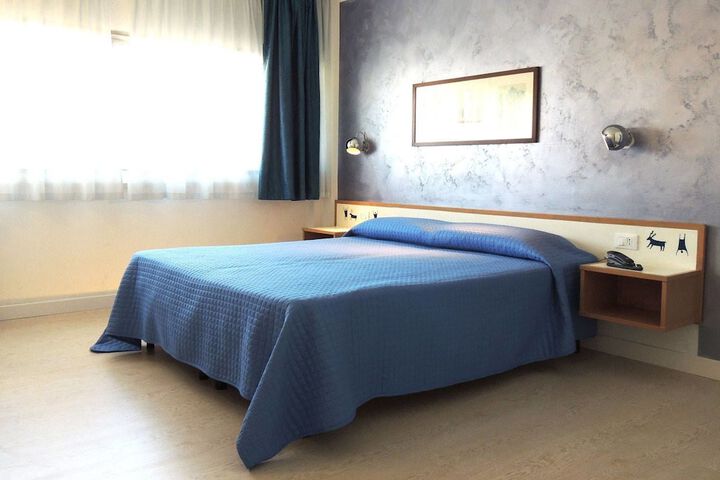 Room 12 of 34