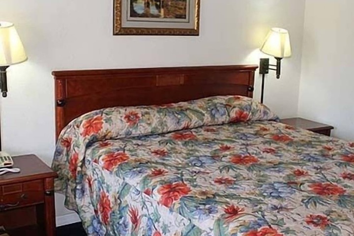 Room 10 of 29