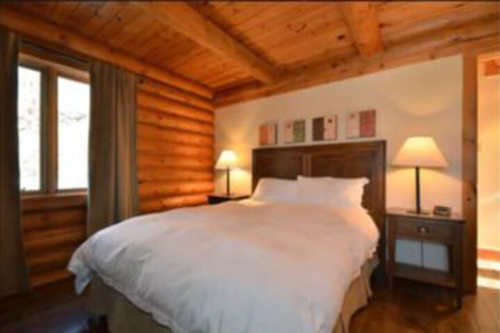 Room 4 of 11