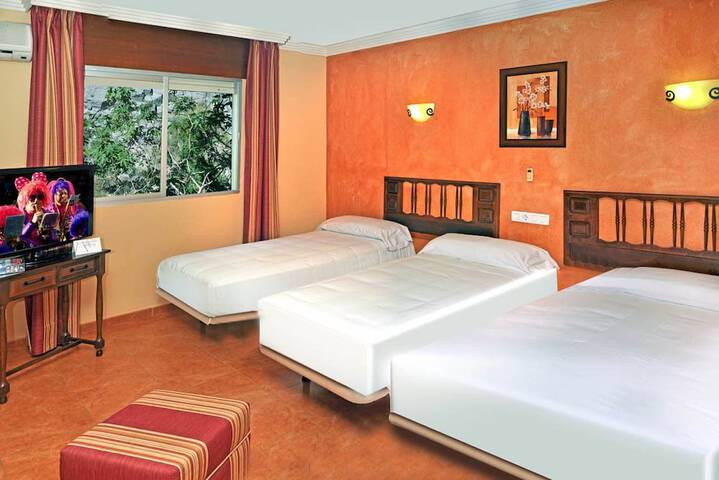Room 6 of 37