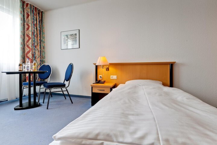 Room 9 of 42