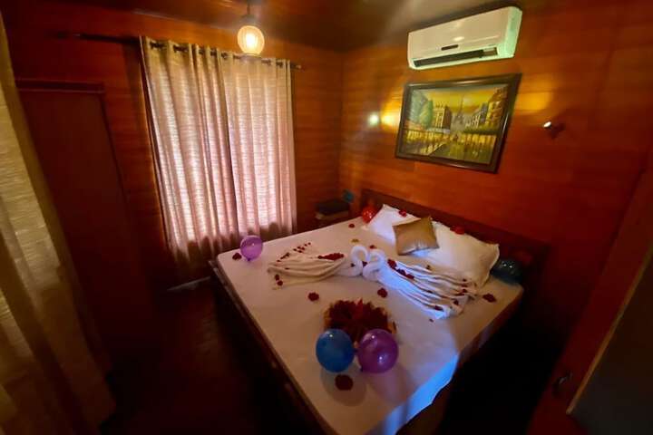 Room 2 of 7