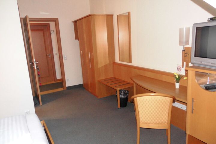 Room 2 of 55
