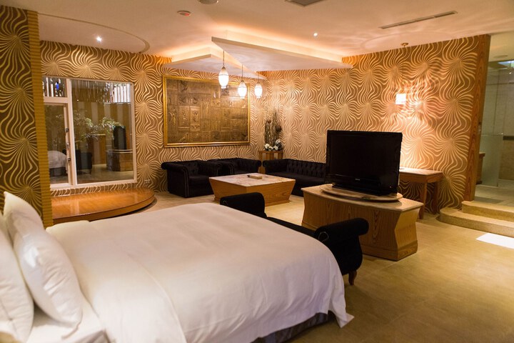 Room 14 of 62