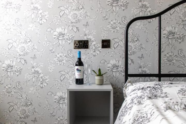 Room 9 of 37