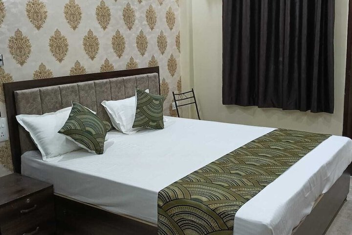 Room 3 of 8