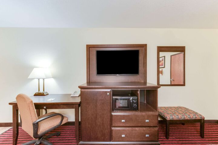 Room 10 of 16