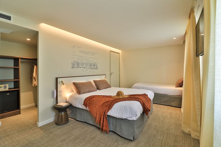 Room 11 of 80