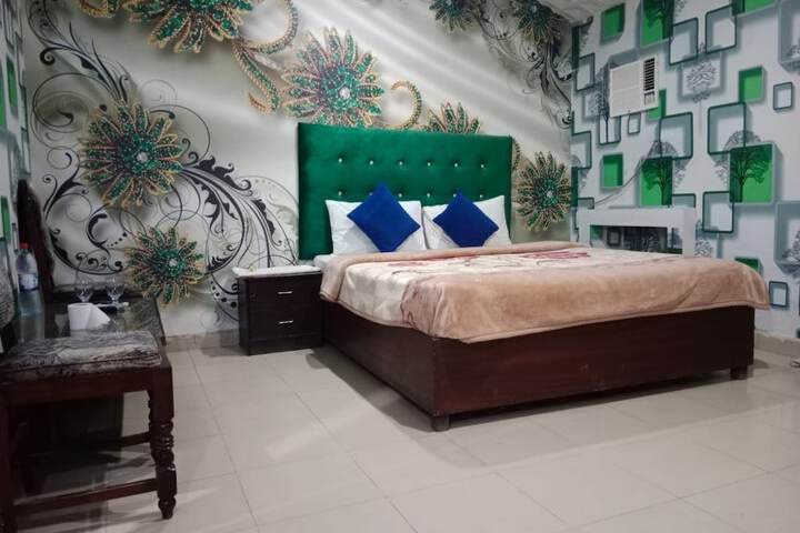 Room 4 of 7