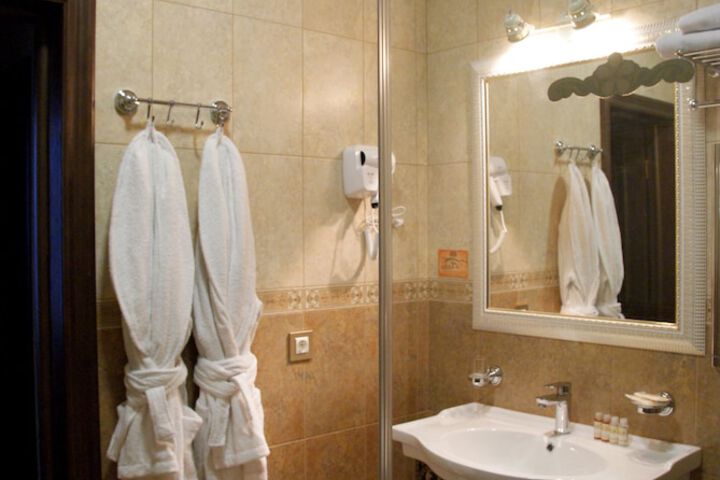 Room 83 of 118