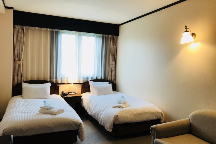 Room 5 of 38