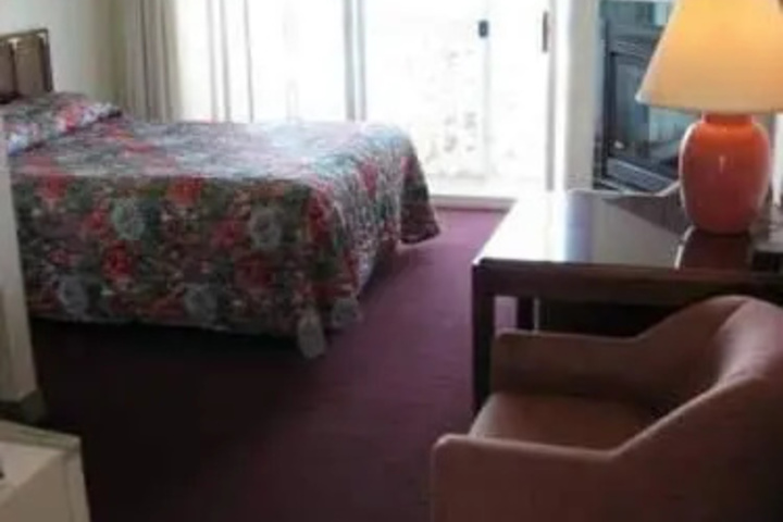 Sandstone Point Hotel