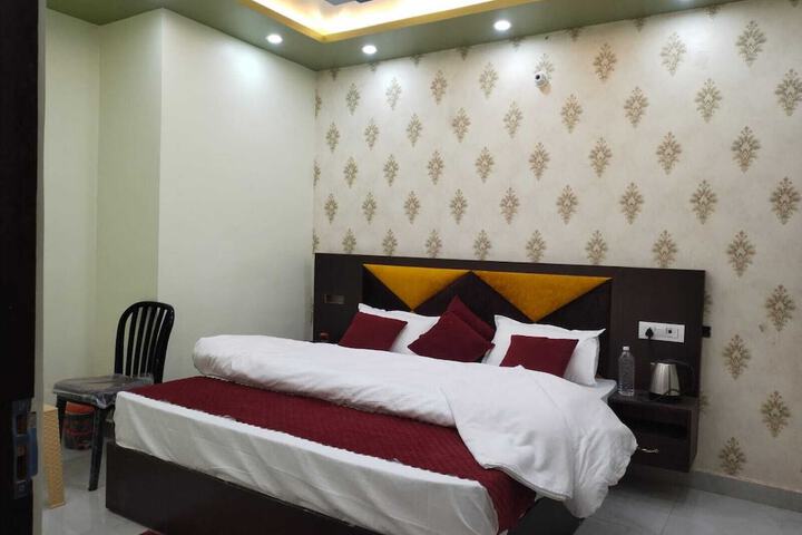 Room 8 of 10