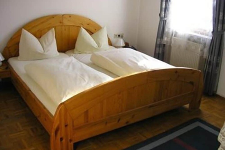 Room 5 of 26