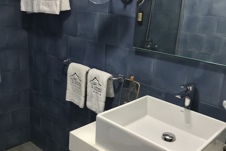 Room 45 of 104