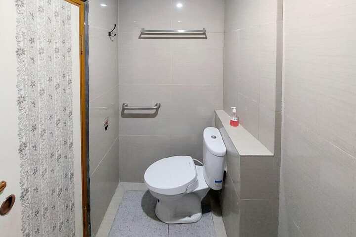 Room 13 of 20