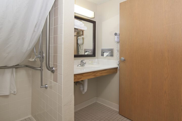 Queen Bed Accessible (8 of 11)