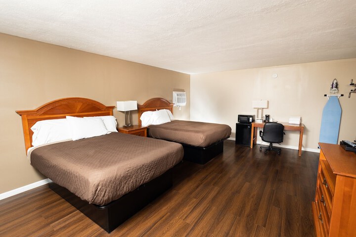 Basic Double Room 2 Double Beds (5 of 5)