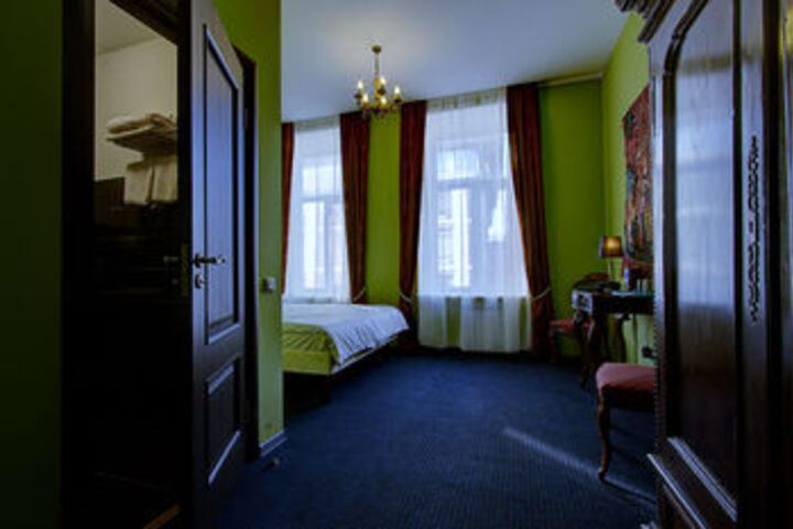 Room 17 of 25