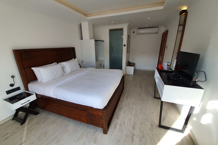 Room 5 of 24