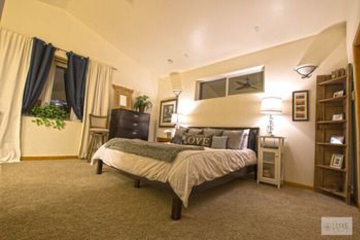 Room 8 of 33