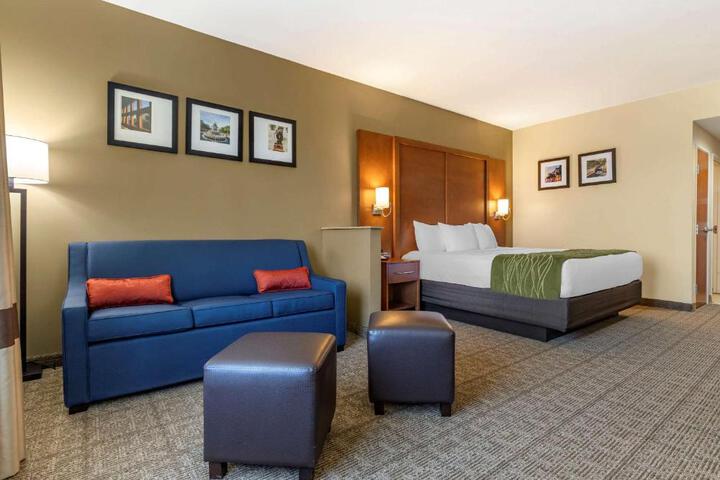 1 King Bed (4 of 12)
