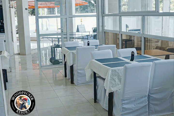 Dining 22 of 33