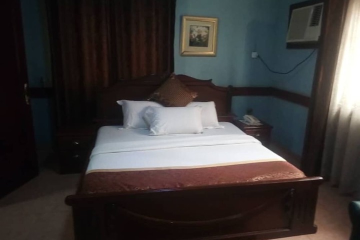 Room 8 of 15