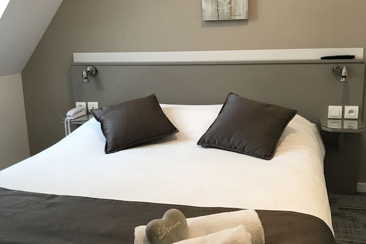 Room 15 of 68