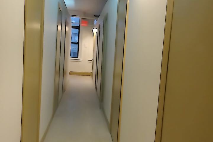 Ballroom/Hall 32 of 38