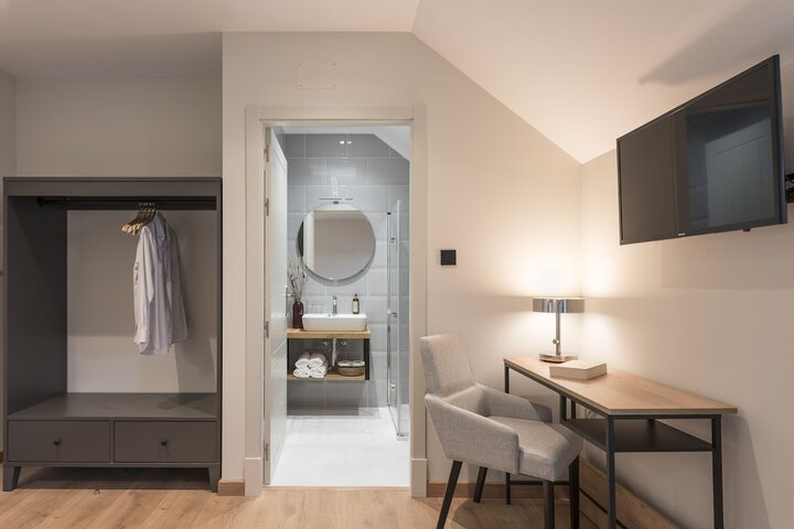 Room 12 of 28
