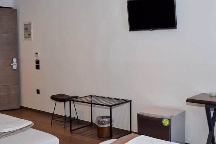 Room 6 of 28