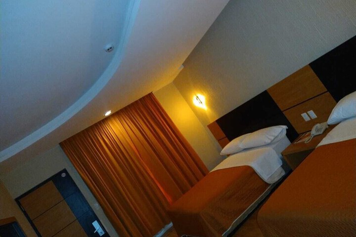 Room 10 of 36