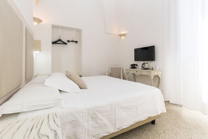 Room 4 of 51