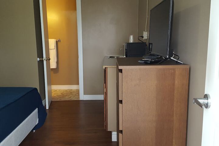 Room 3 of 28
