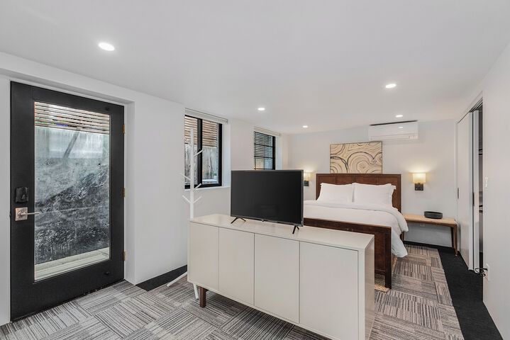 Room 10 of 19