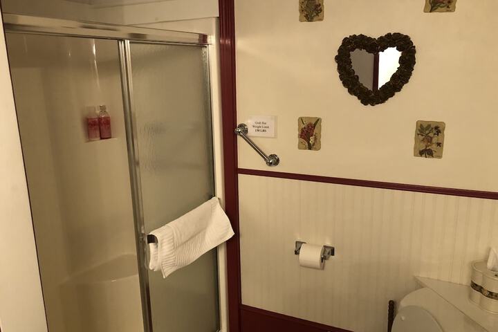 Room 28 of 32