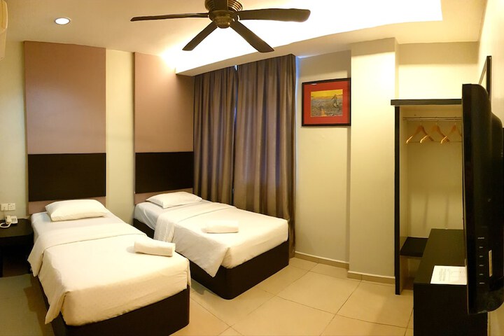 Room 12 of 35