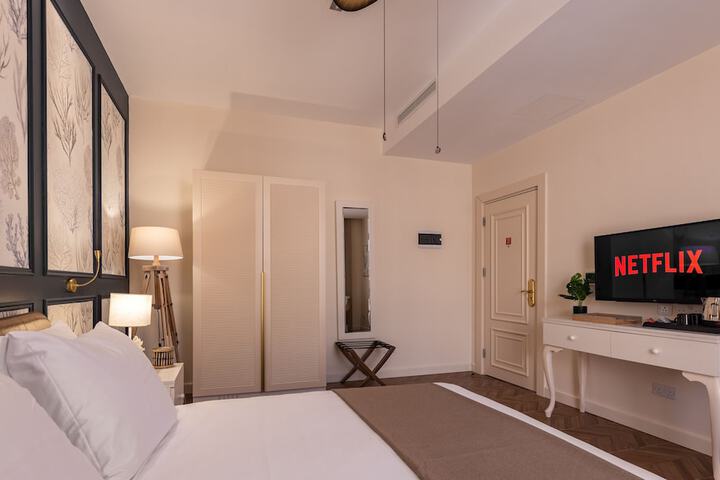 Room 22 of 74