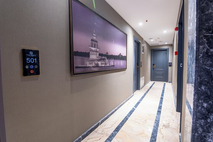 Ballroom/Hall 31 of 34