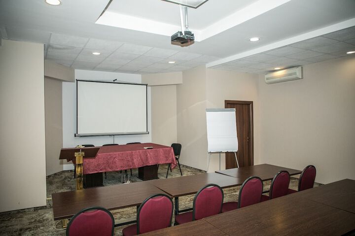 Business Center 62 of 68