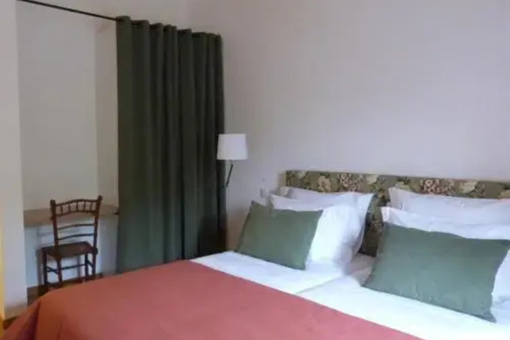 Room 2 of 6