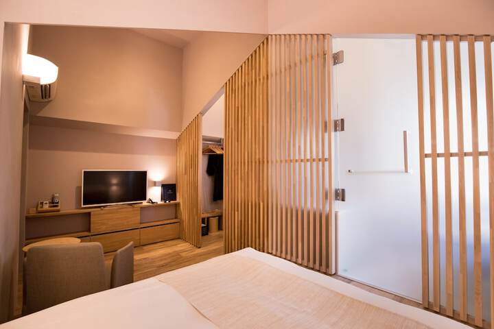 Room 15 of 93