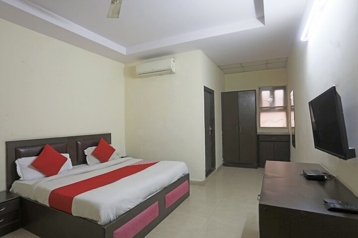 Room 12 of 27