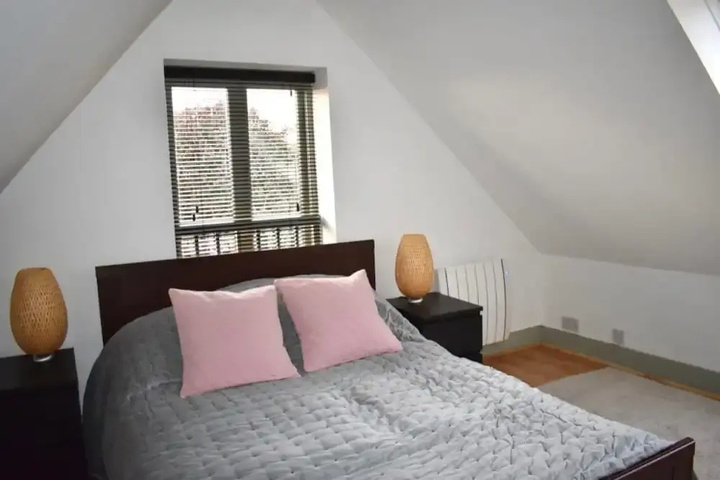 Room 3 of 10