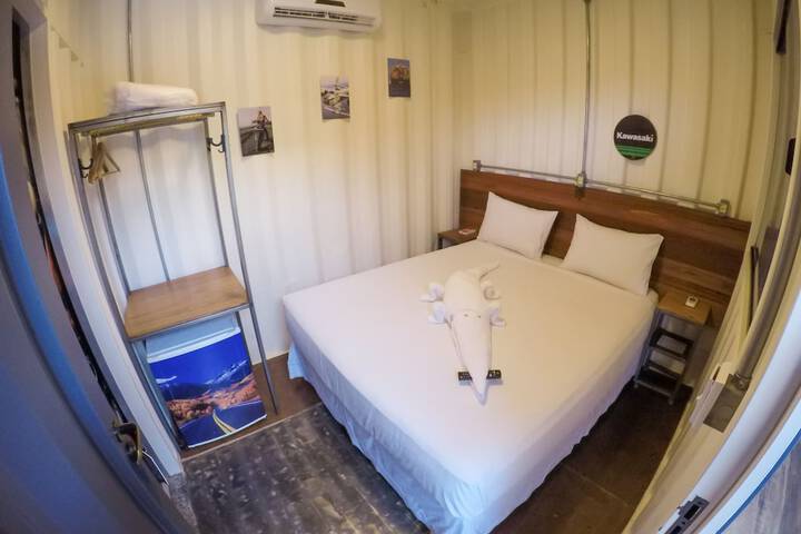 Room 6 of 43