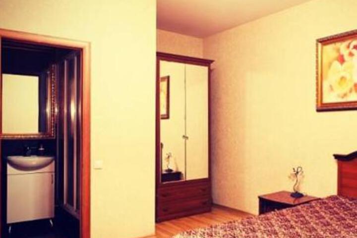 Room 1 of 6