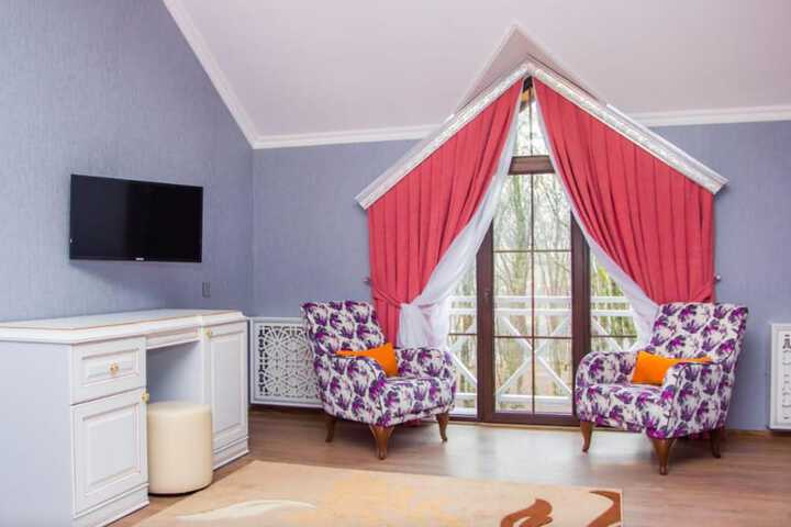 Room 7 of 16